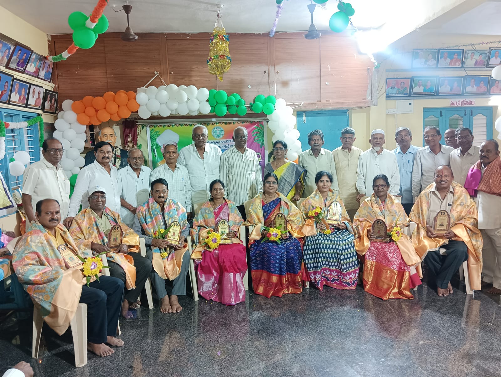 పెన్షనర్స్ భవనంలో గురుపూజ దినోత్సవం