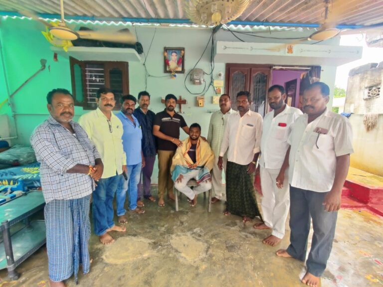 డాక్టర్ విద్య పూర్తి చేసుకున్న విద్యార్థికి సన్మానం