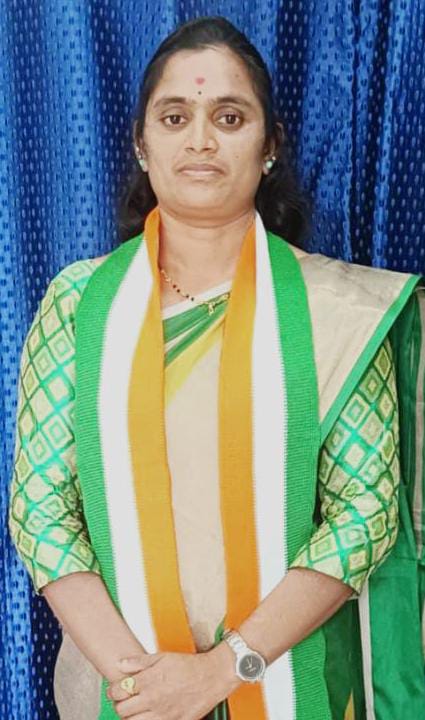 కాంగ్రెస్ పార్టీ జిల్లా మహిళ కార్యదర్శి గా ఉమారఘువీర్