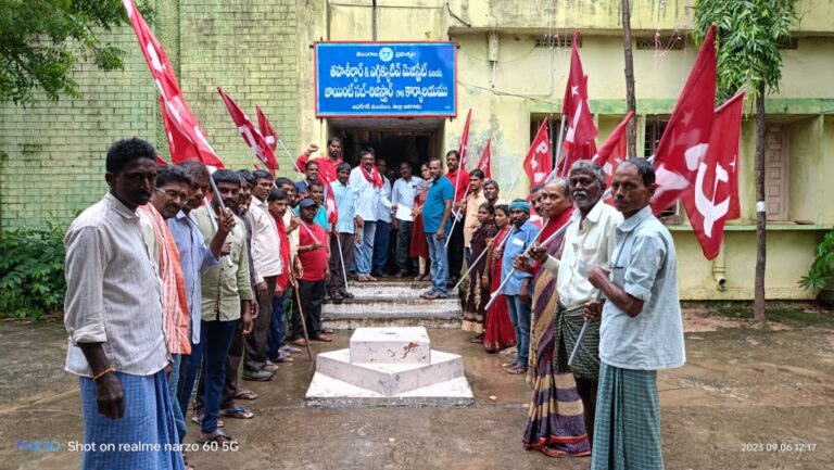 పాలకుల ప్రజా వ్యతిరేక విధానాలపై పోరాడుతాం