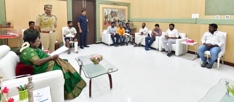వరంగల్ సీపి దౌర్జన్యాన్ని, వీసీ అవినీతిపై గవర్నర్ కు ఫిర్యాదు