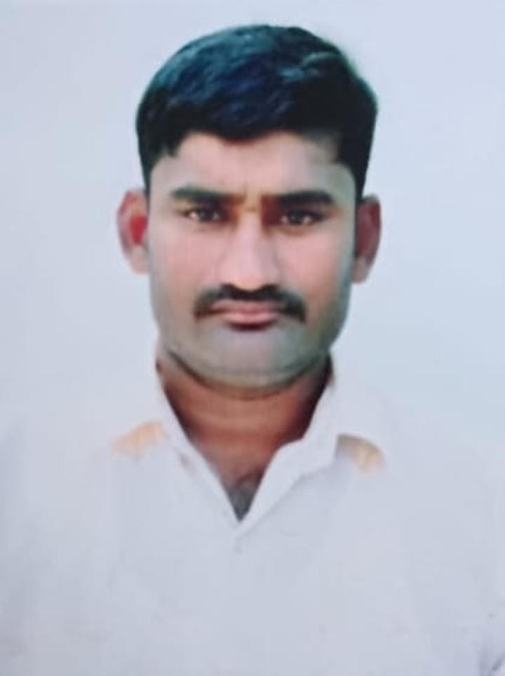 భారత వికలాంగుల హక్కుల పరిరక్షణ సమితి మునగాల మండల అధ్యక్షునిగా మండలంలోని తిమ్మారెడ్డి గూడెం గ్రామానికి చెందిన గోపిరెడ్డి మదన్ మోహన్ రెడ్డి నియమితులయ్యారు. ఈ మేరకు భారత వికలాంగుల హక్కుల పరిరక్షణ సమితి రాష్ట్ర అధ్యక్షులు గిద్దె రాజేష్ ఉత్తర్వులు జారీ చేశారు.ఈ సందర్భంగా మునగాల మండల అధ్యక్షునిగా ఎన్నికైన గోపిరెడ్డి మదన్ మోహన్ రెడ్డి మాట్లాడుతూ తనపై నమ్మకంతో మునగాల మండల అధ్యక్షునిగా నియమించిన భారత వికలాంగుల హక్కుల పరిరక్షణ సమితి రాష్ట్ర అధ్యక్షులు గిద్దె రాజేష్ జిల్లా అధ్యక్షుడు కుర్ర గోపి యాదవ్ కు కృతజ్ఞతలు తెలిపారు సంఘం రాష్ట్ర అధ్యక్షులు గిద్దె రాజేశ్ జిల్లా అధ్యక్షుడు కుర్ర గోపి యాదవ్ తనపై ఉంచిన నమ్మకాన్ని వమ్ము చేయకుండా వారి ఆదేశాల మేరకు నడుచుకుంటూ మునగాల మండలంలోని భారత వికలాంగుల హక్కుల పరిరక్షణ సమితి బలోపేతానికి శక్తివంచన లేకుండా కృషి చేస్తానని త్వరలో మండలంలోని అన్ని గ్రామాల్లో నూతన కార్యవర్గాలను ఏర్పాటు చేస్తానని తెలిపారు