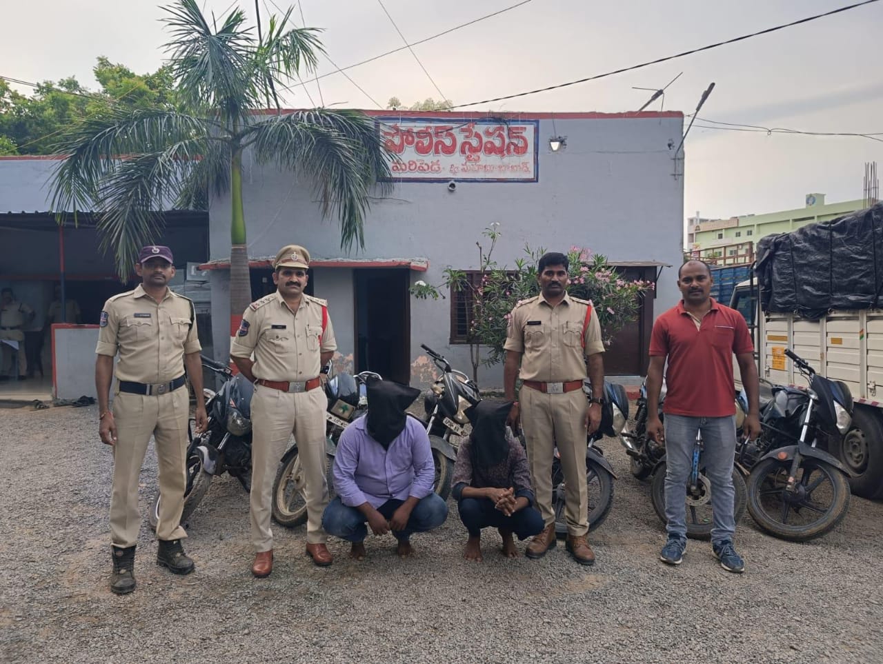 అంతర్ రాష్ట్ర బైక్ దొంగలను పట్టుకున్న మరిపెడ పోలీసులు
