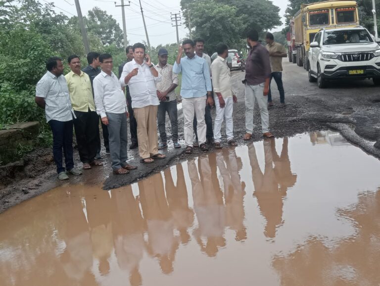 రోడ్డు మరమ్మత్తులు ప్రారంభించాలని కోరిన ఎమ్మెల్యే దుద్దిల్ల శ్రీధర్ బాబు