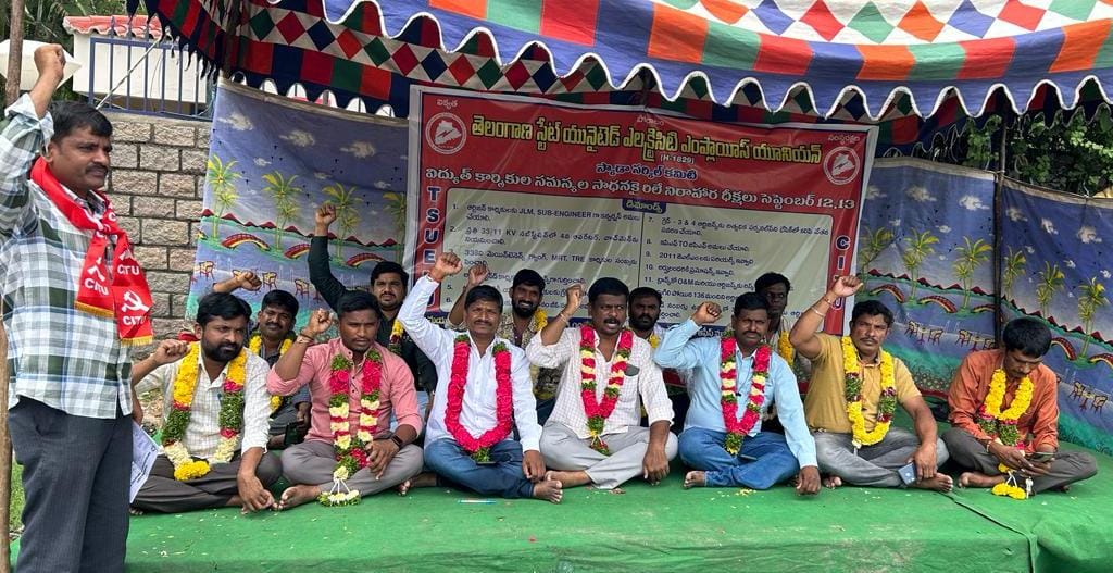 విద్యుత్ కార్మికుల సమస్యల సాధనకై రిలే నిరాహార దీక్షవిద్యుత్ కార్మికుల సమస్యల సాధనకై రిలే నిరాహార దీక్ష