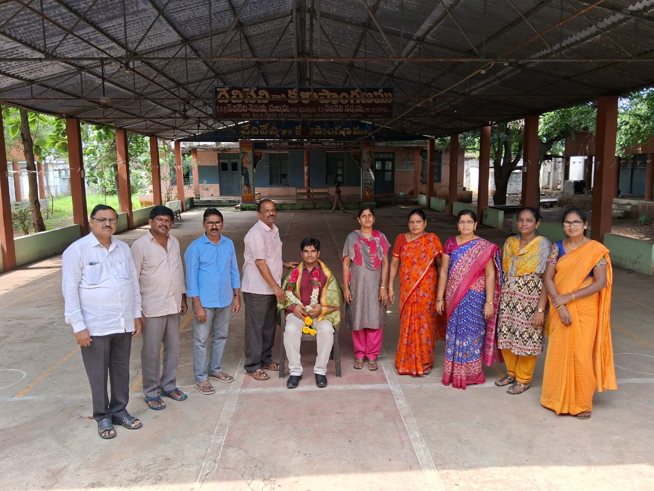 ఎస్.కె జాఫర్ ను సన్మానించిన ఉపాధ్యాయులు