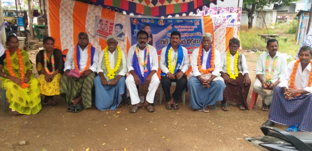 కాంగ్రెస్ పార్టీ వర్కింగ్ కమిటీ సమావేశంలలో ఎస్సీ వర్గీకరణ కు చట్టబద్ధకై తీర్మానం చేయాలి.