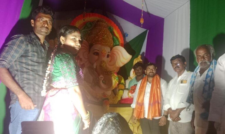 విఘ్నాలు తొలగించే విగ్నేశ్వరుని అనుగ్రహం మన అందరిపై ఉండాలి