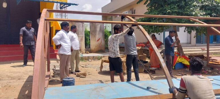 జిల్లా కలెక్టర్ ఆదేశాలతో మంజూరైన ఎనిమిది బస్ షెల్టర్లు