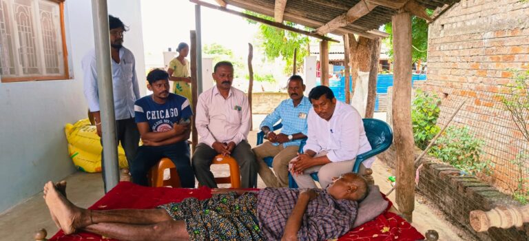 మొరంపల్లి బంజర్ గ్రామంలోని పలు కుటుంబాలనూ పరామర్శించిన బట్టా విజయ్ గాంధీ