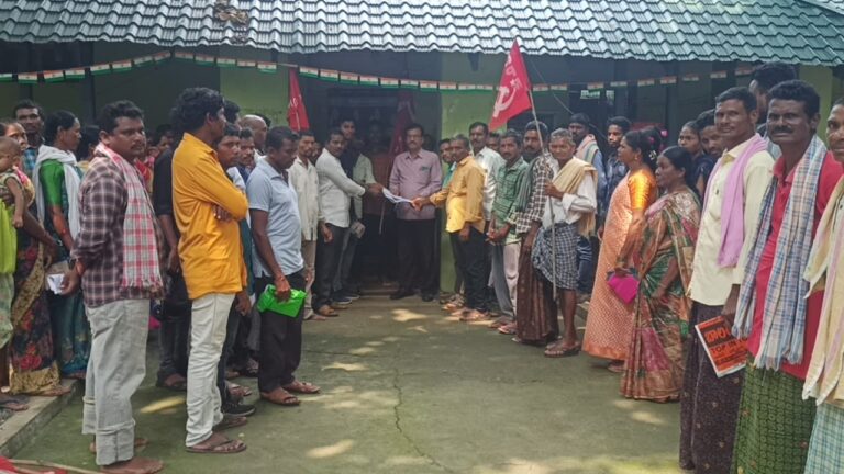 పెండింగ్ లో ఉన్న తునికాకు బోనస్ వెంటనే ఇవ్వాలి, తునికాకు బోనస్, కార్మికుల అకౌంట్ లలో తక్షణమే జమ చేయాలి