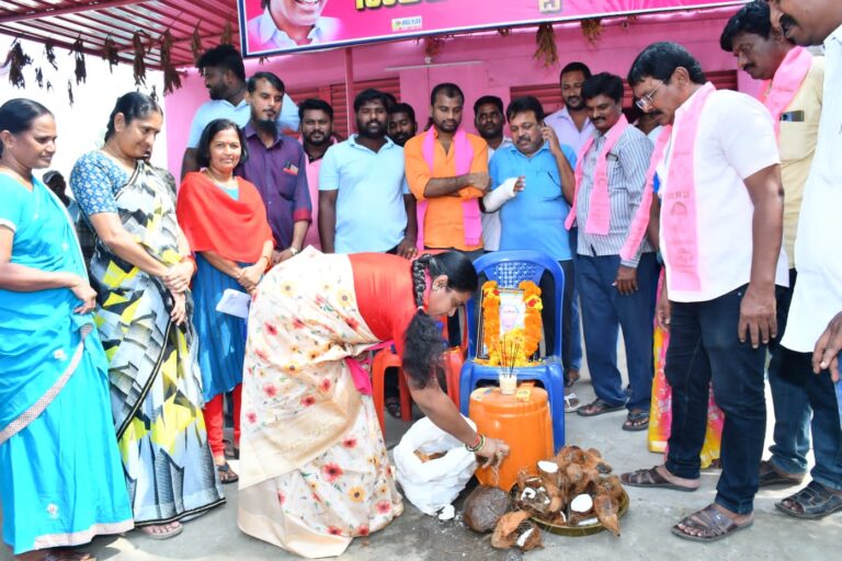 చిట్యాల (చాకలి) ఐలమ్మ గారి జయంతి వేడుకకు హాజరైన బూర్గంపాడు మండల జడ్పిటిసి కామిరెడ్డి శ్రీలత