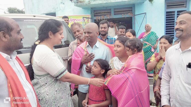 విద్యార్థులను సన్మానించిన తెలంగాణ రాష్ట్ర అధికార ప్రతినిధి డాక్టర్ చందుపట్ల కీర్తి రెడ్డి