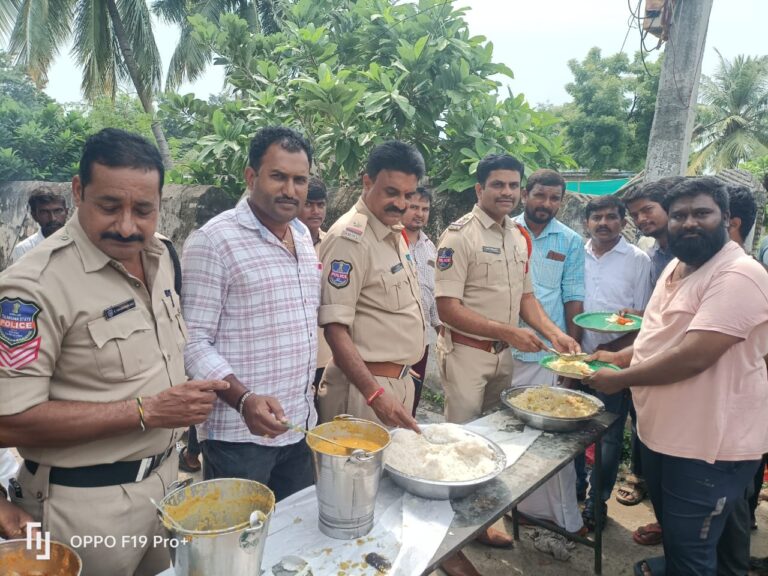 ప్రశాంత వాతావరణంలో గణేష్ నవరాత్రులు నిర్వహించడం అభినందనీయం:ఎస్. ఐ. ఏడుకొండలు