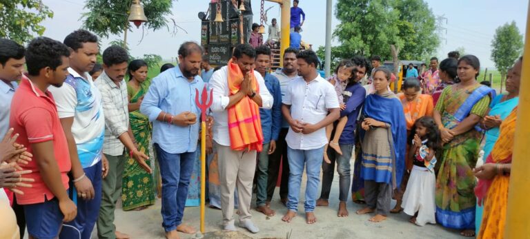 వరసిద్ధి వినాయకుని నిమజ్జన కార్యక్రమంలో పాల్గొన్న విజయ్ గాంధీ