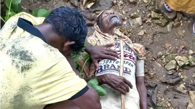 వర్షం వస్తుంది అని చెట్టు క్రింద కి వెళితే ప్రాణాలు కోల్పోయిన వ్యక్తి
