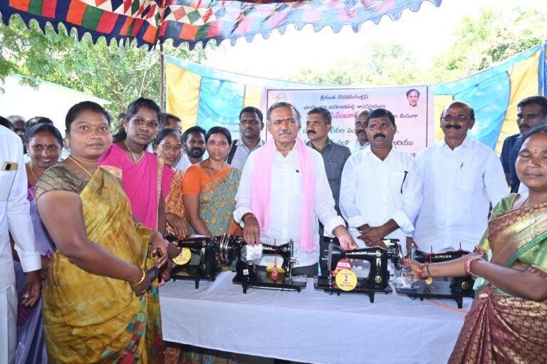 పలు అభివృద్ధి పనులకు శంకుస్థాపన చేసిన ఎమ్మెల్యే గండ్ర వెంకటరమణారెడ్డి
