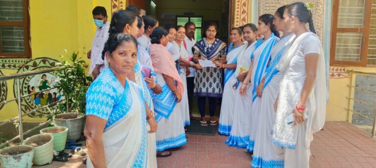 ఆశ కార్యకర్తల సమస్యలు పరిష్కరించాలి