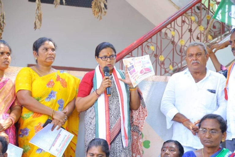 ఆరు గ్యారెంటీలు అమలు చేస్తాం ఆశీర్వదించండి:కోదాడ మాజీ ఎమ్మెల్యే ఉత్తమ్ పద్మావతి