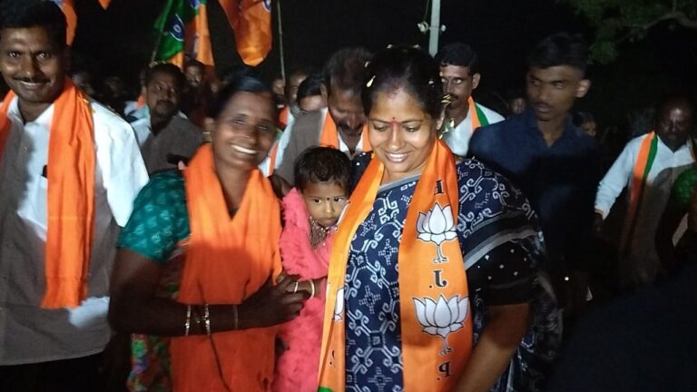 బిజెపి భరోసా యాత్ర గడప గడపకు ప్రచారం లో చందుపట్ల కీర్తి రెడ్డి