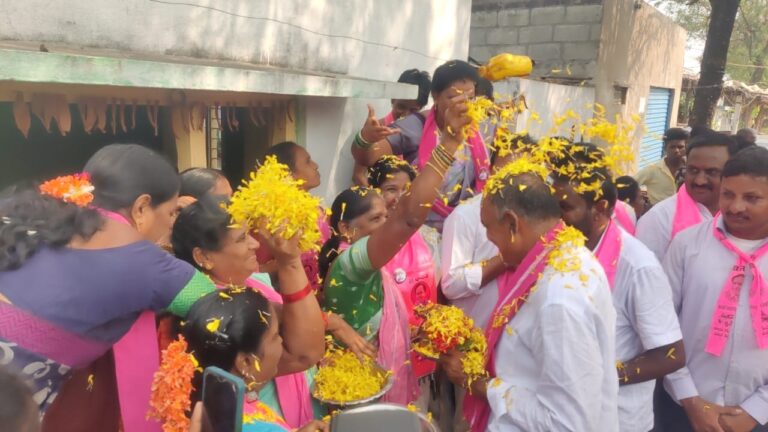 ప్రజల నీరాజనం మధ్యన రమణన్న ప్రజాశీర్వాద యాత్ర