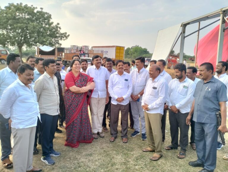 సీఎం సభ ఏర్పాట్లు పరిశీలించిన మంత్రి సత్యవతి రాథోడ్