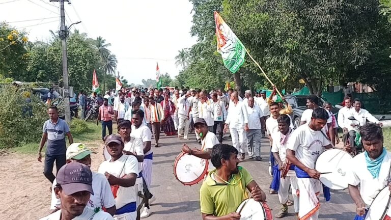 తెలంగాణ ఇచ్చిన కాంగ్రెస్ పార్టీని ఆశీర్వదించండి