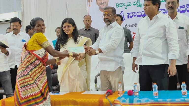 కళ్యాణ లక్ష్మి, షాదీ ముబారక్ చెక్కులను అందచేసిన వరంగల్ పశ్చిమ ఏం.ఎల్.ఏ. నాయిని …