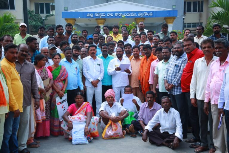 దళిత బంధు పథకం ద్వారా ఎంపికైన లబ్ధిదారులకు మంజూరైన1055 యూనిట్స్ ను గ్రౌండ్ చేయాలి