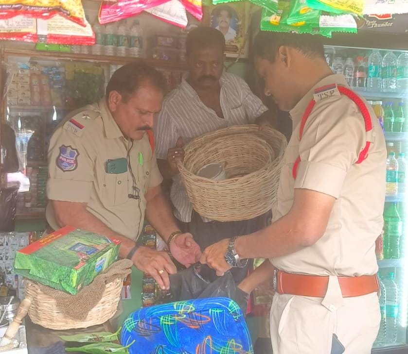 అక్రమ గుట్కా వ్యాపారులపై కేసు నమోదు