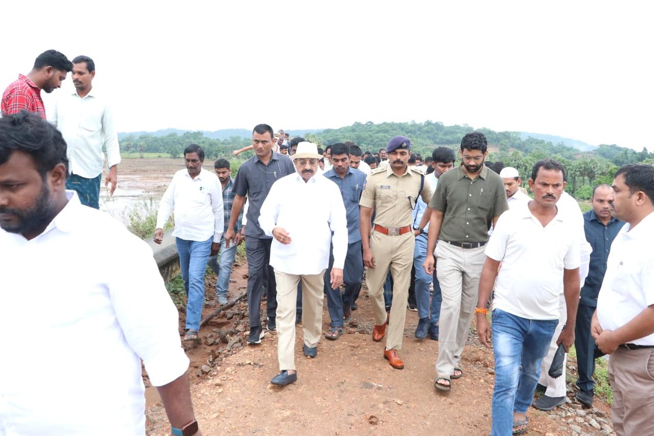 వరదల వల్ల నష్టపోయిన ప్రతి రైతుకి ప్రభుత్వ సహాయం అందించాలి
