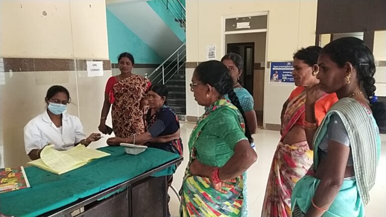 నిర్లక్ష్యం వహిస్తున్న డాక్టర్ల పై చర్యలు తీసుకోవాలని డిమాండ్