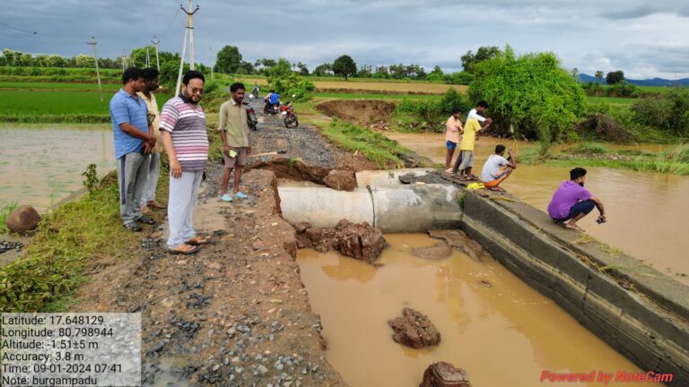 సీతారామ కాలువ కుంగింది