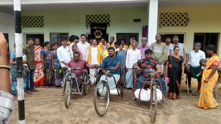 30 మంది దివ్యాంగులకు నిత్యవసర సరుకులు వితరణ