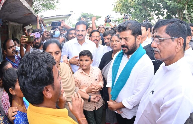 ప్రభుత్వం అన్ని విధాలుగా వరద బాధితులకు అండగా ఆదుకుంటాం