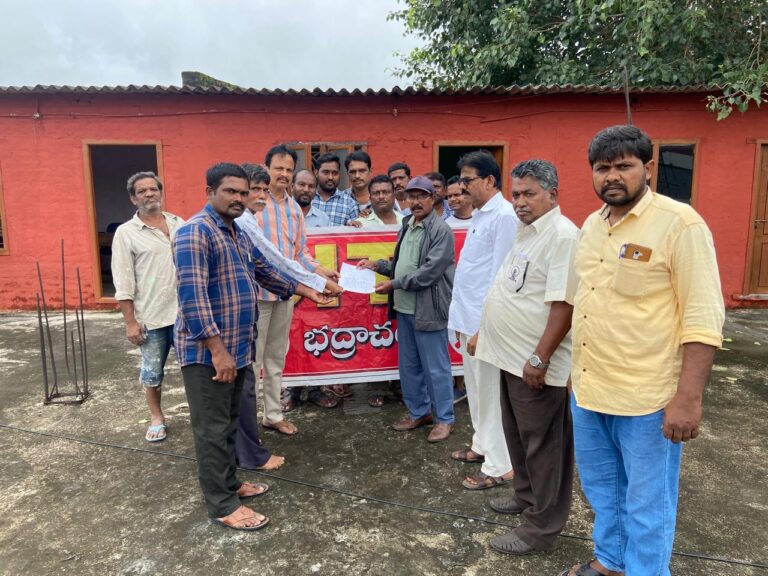 కార్మికుల సంక్షేమ పథకాలు ఎత్తివేసే కుట్ర ను తిప్పికొట్టండి
