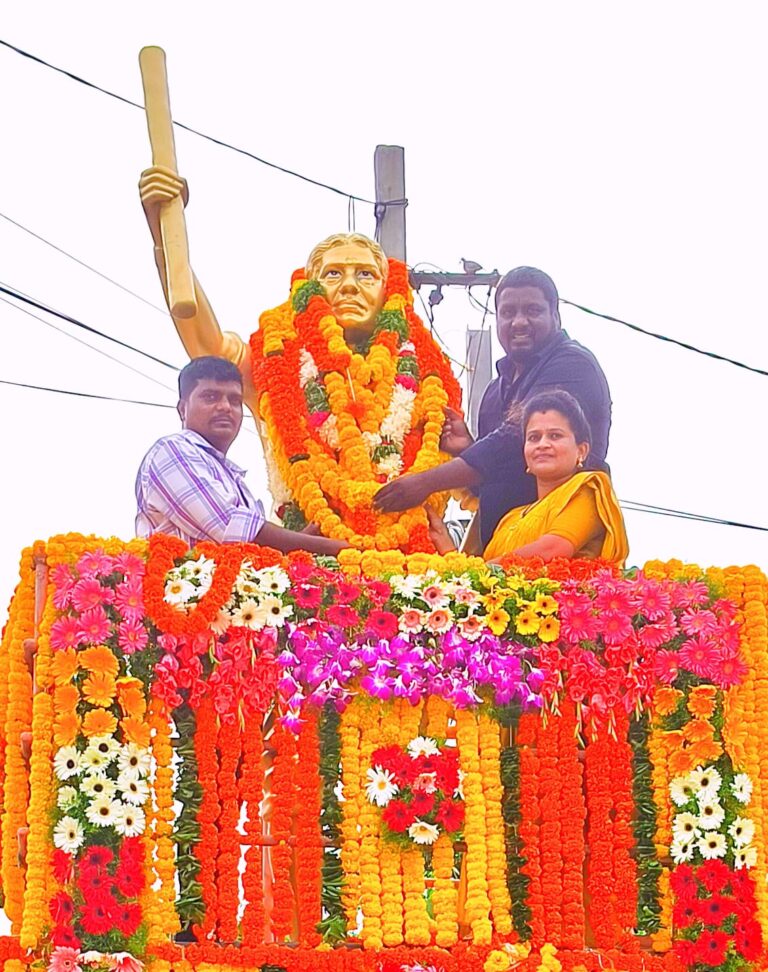 చాకలి ఐలమ్మ వర్ధంతి సందర్భంగా నివాళులు అర్పించిన సమాచార హక్కు చట్టం కమిటీ సభ్యులు