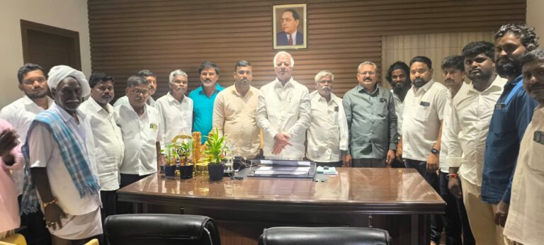 ఎమ్మెల్యే కడియం శ్రీహరి ని కలిసిన ఖిలాషాపురం గ్రామ రైతులు