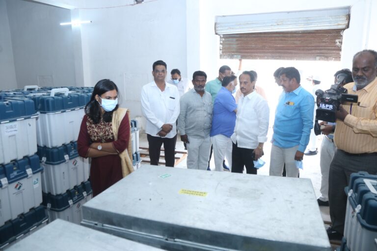ఈవీఎం స్ట్రాంగ్ రూములను తనిఖీ చేసిన కలెక్టర్ ప్రావీణ్య