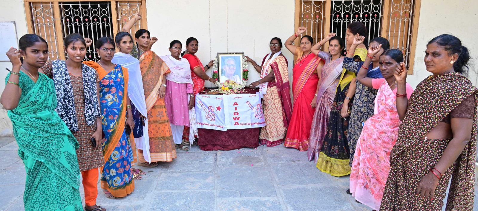 ......ఐద్వా రాష్ట్ర ఉపాధ్యక్షురాలు పాలడుగు ప్రభావతి