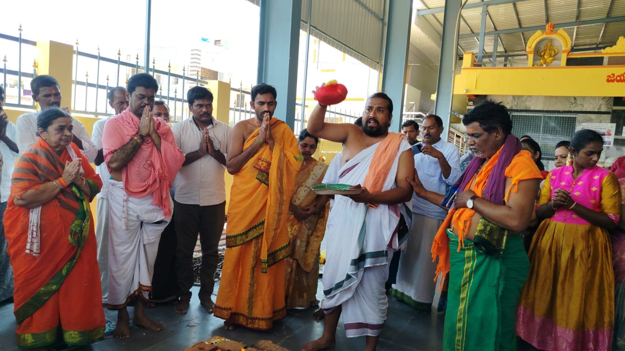 అనఘాత్రేయ దత్తపాదుక క్షేత్రంలో ప్రత్యేక పూజలు