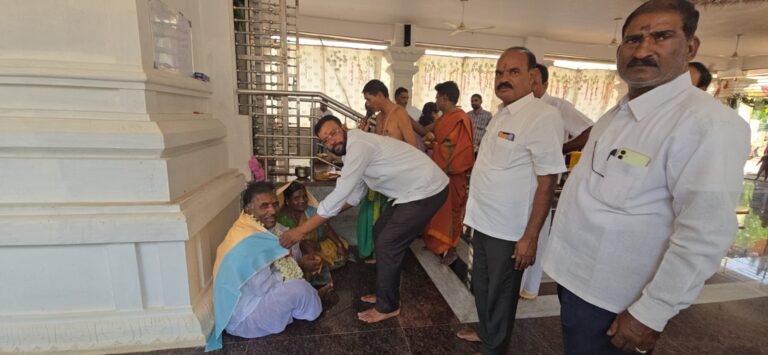 అమావాస్య సందర్భంగా అన్నదానం