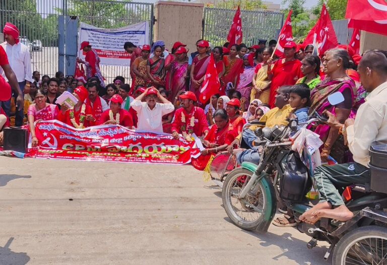 జనగామలో అండర్ పాస్ బ్రిడ్జి నిర్మాణం కోసం సిపిఎం మహా ధర్నా