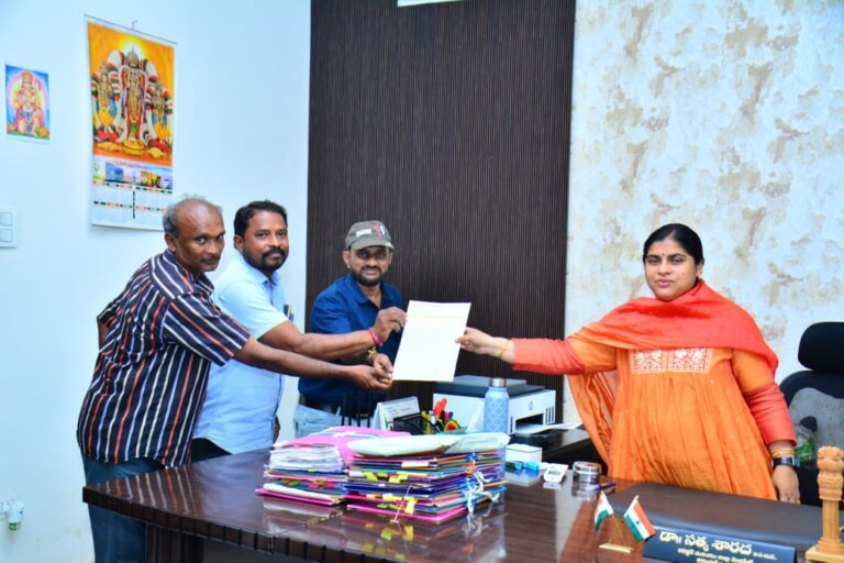 రాజీవ్ యూత్ స్కీమ్‌లో జర్నలిస్టులకు చోటు కల్పించాలి