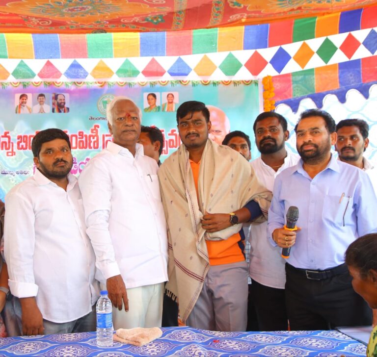 జాతీయ స్థాయిలో ఉత్తమ ఉత్తమమైన ప్రతిభ కనబరిచి పిల్లల మోడల్ సాధించిన సాంబరాజు ను సన్మానించిన ఎమ్మెల్యే కడియం