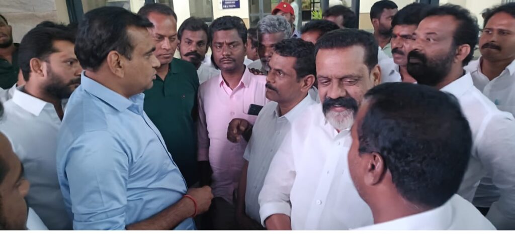 అండర్ పాస్ బ్రిడ్జి ఏర్పాటుకు మరోసారి ఎంపీని కలిసిన సిపిఎం బృందం