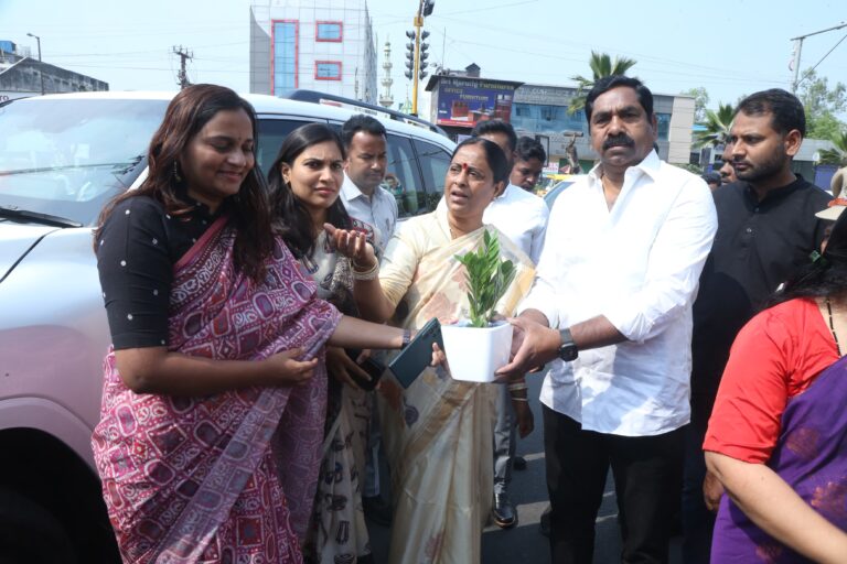 199వ పూలే జయంతిలో రాష్ట్ర పర్యావరణ అటవీ దేవాదాయ శాఖ మంత్రి కొండా సురేఖ