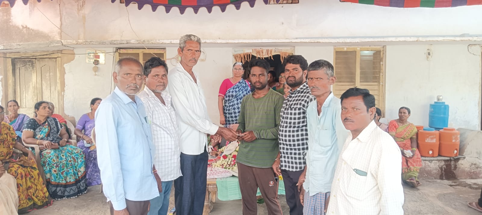 మృతుని కుటుంబానికి రూ.1,500 సహాయం అందజేత