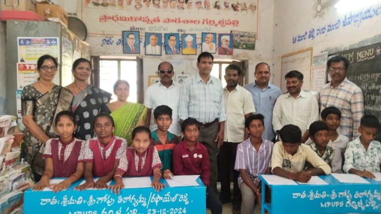 యుపిఎస్ గర్మిళ్లపల్లి: ఏడవ తరగతి విద్యార్థులకు ప్రోగ్రెస్ కార్డుల పంపిణీ