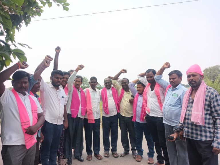 గుండ్లసాగర్ నుంచి బీఆర్ఎస్ రజతోత్సవ సభకు ఊరేగింపు